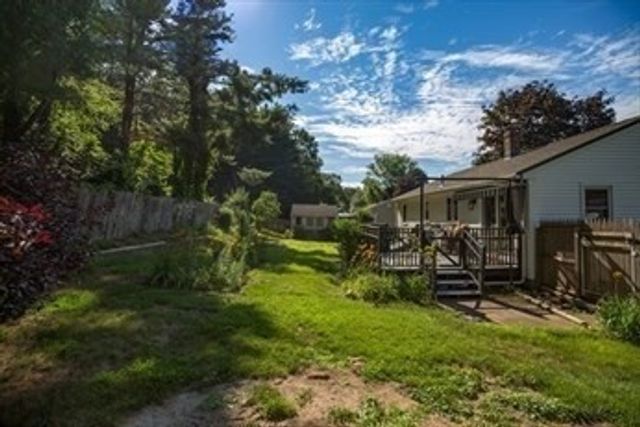 27 Country Club Dr, Westfield, MA 01085