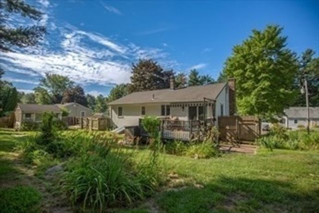27 Country Club Dr, Westfield, MA 01085