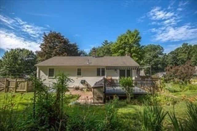 27 Country Club Dr, Westfield, MA 01085