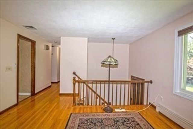 27 Country Club Dr, Westfield, MA 01085