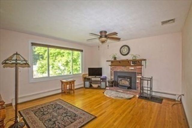 27 Country Club Dr, Westfield, MA 01085