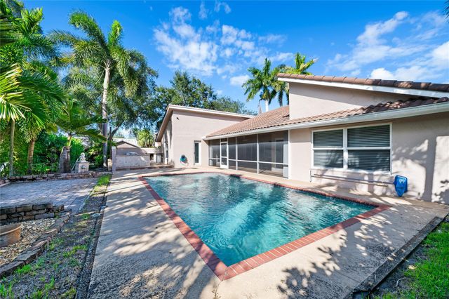5680 NW 88th Ter, Coral Springs, FL 33067