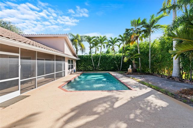 5680 NW 88th Ter, Coral Springs, FL 33067