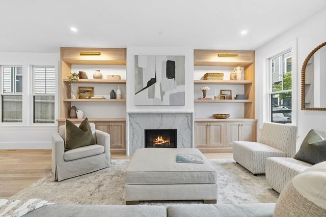 14 Prospect St, Boston, MA 02129