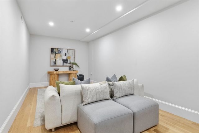 14 Prospect St, Boston, MA 02129