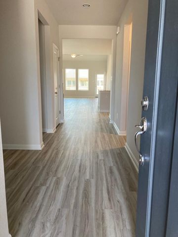 136 Green Knoll LN, Georgetown, TX 78628