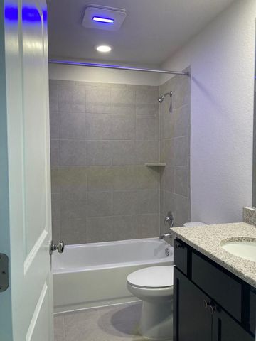 136 Green Knoll LN, Georgetown, TX 78628