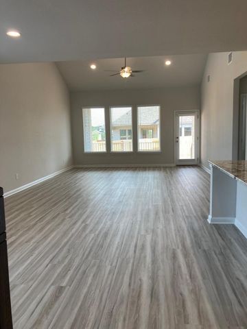 136 Green Knoll LN, Georgetown, TX 78628