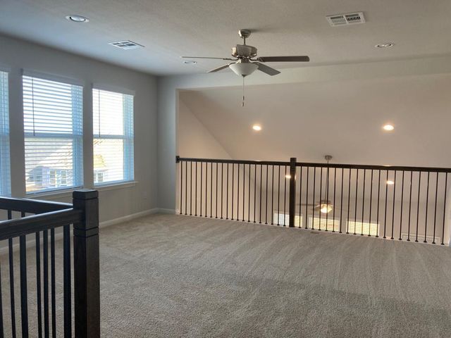 136 Green Knoll LN, Georgetown, TX 78628