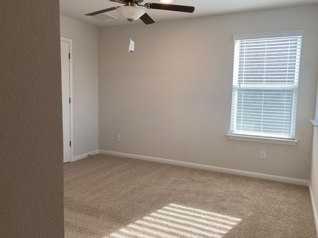 136 Green Knoll LN, Georgetown, TX 78628