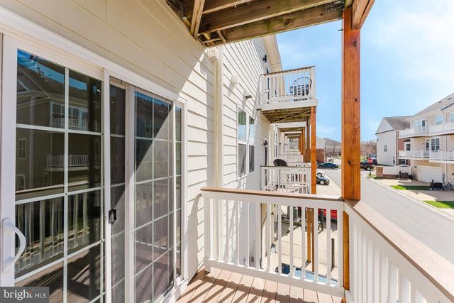 19451 PROMENADE DR, Leesburg, VA 20176