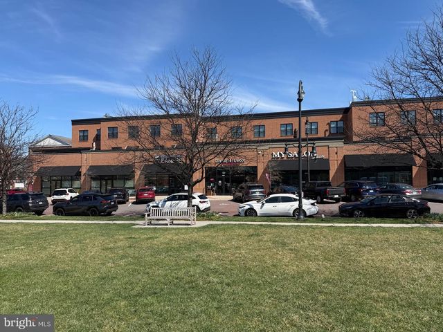 19451 PROMENADE DR, Leesburg, VA 20176