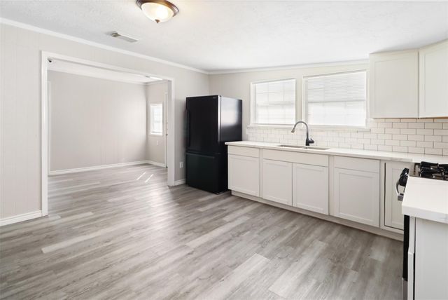 204 Hafer Street, Baytown, TX 77520