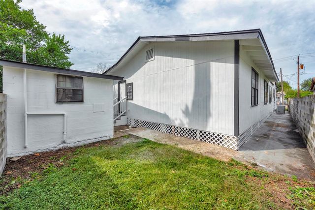 204 Hafer Street, Baytown, TX 77520