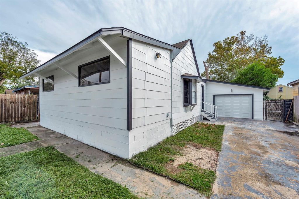 204 Hafer Street, Baytown, TX 77520