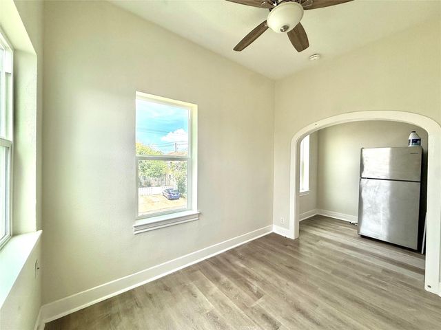 805 10 Th Street 4, Galveston, TX 77550