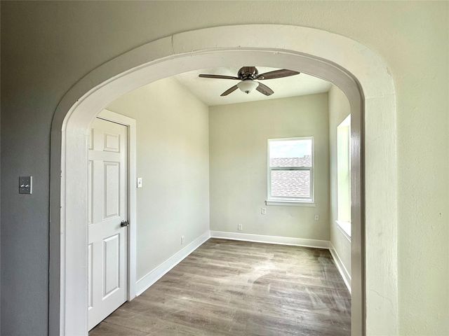 805 10 Th Street 4, Galveston, TX 77550