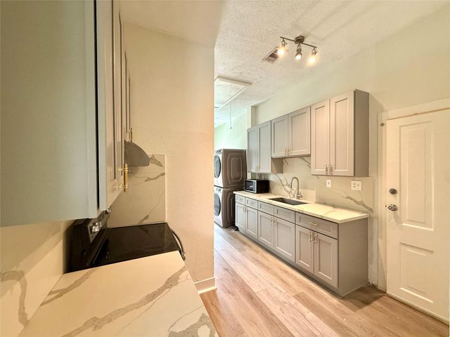 805 10 Th Street 4, Galveston, TX 77550