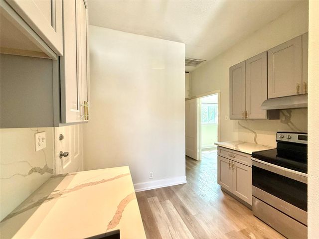 805 10 Th Street 4, Galveston, TX 77550