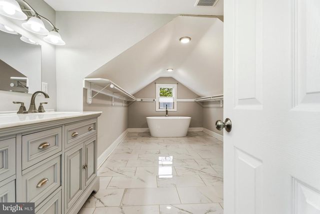 8000 OAKLEIGH RD, Baltimore, MD 21234