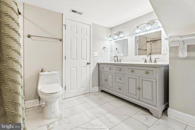 8000 OAKLEIGH RD, Baltimore, MD 21234