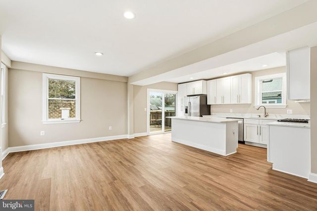 8000 OAKLEIGH RD, Baltimore, MD 21234