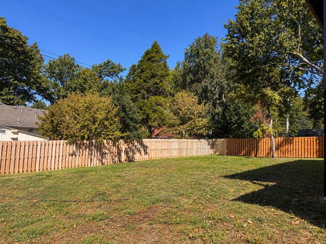 5713 S Cloverdale Lane, Battlefield, MO 65619