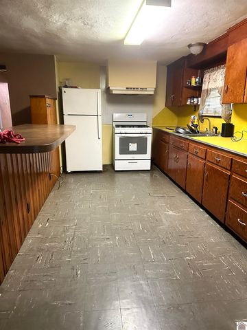 12901 Woodville Road, Kevil, KY 42053