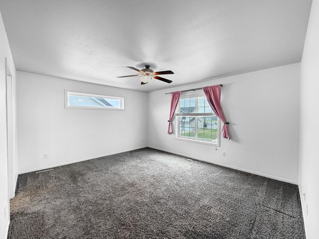 1116 31st Avenue W, West Fargo, ND 58078