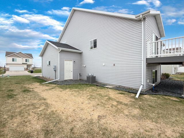 1116 31st Avenue W, West Fargo, ND 58078