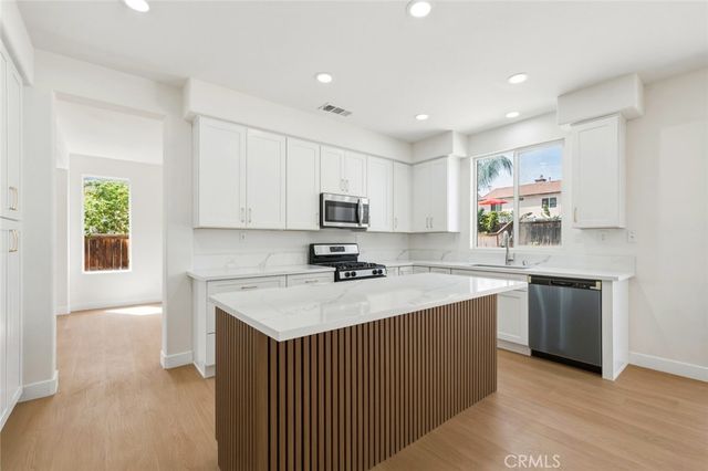 25868 Boulder Rock Pl, Menifee, CA 92585