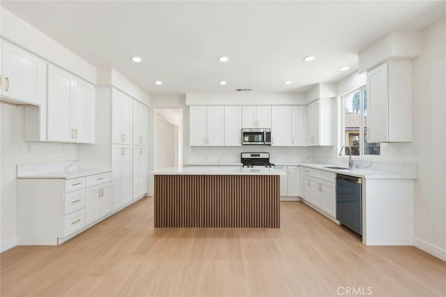 25868 Boulder Rock Pl, Menifee, CA 92585
