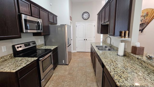 427 Christopher Dr, Houma, LA 70364