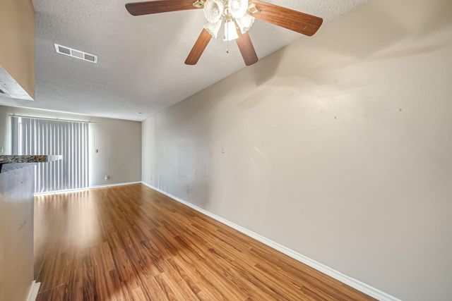 2501 Gulf Freeway 256D, Dickinson, TX 77539