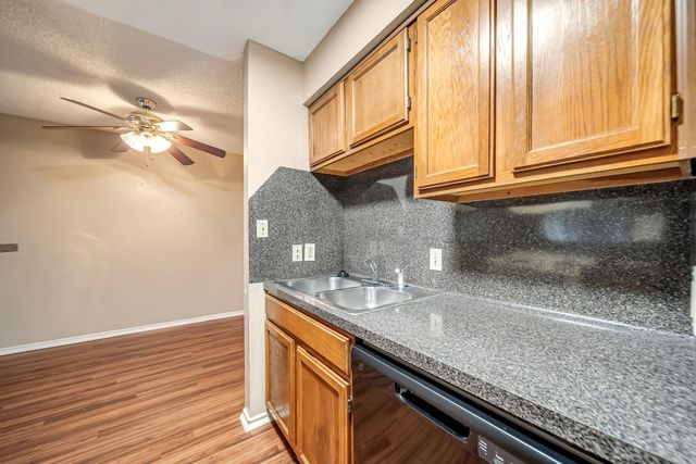 2501 Gulf Freeway 256D, Dickinson, TX 77539
