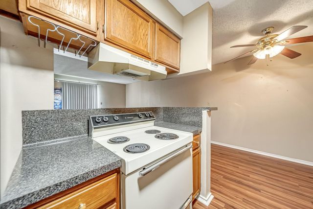 2501 Gulf Freeway 256D, Dickinson, TX 77539