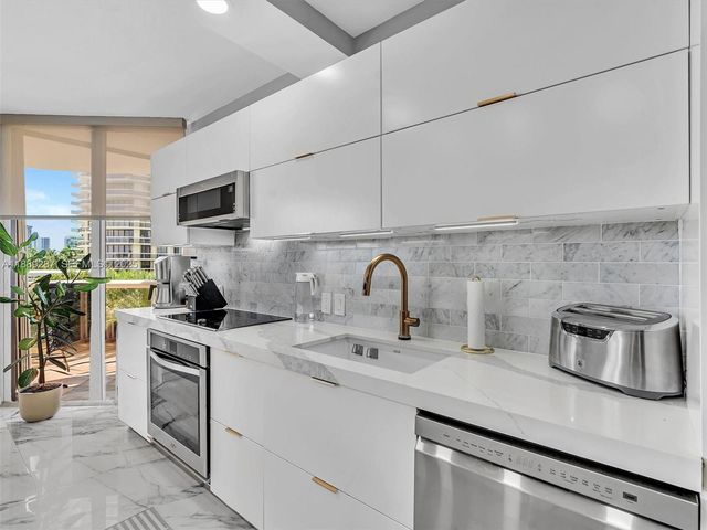 20191 E Country Club Drive 511, Aventura, FL 33180