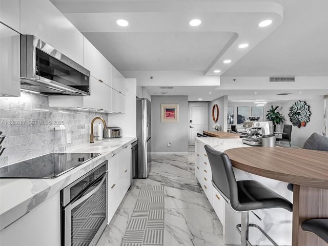 20191 E Country Club Drive 511, Aventura, FL 33180
