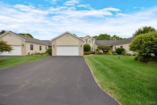 206 Falling Brook, Manlius, NY 13066