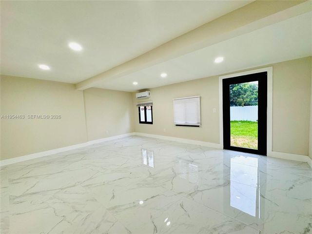 7943 NW 6th Ave 2, Miami, FL 33150