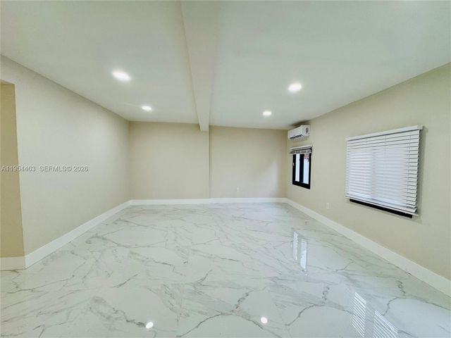 7943 NW 6th Ave 2, Miami, FL 33150