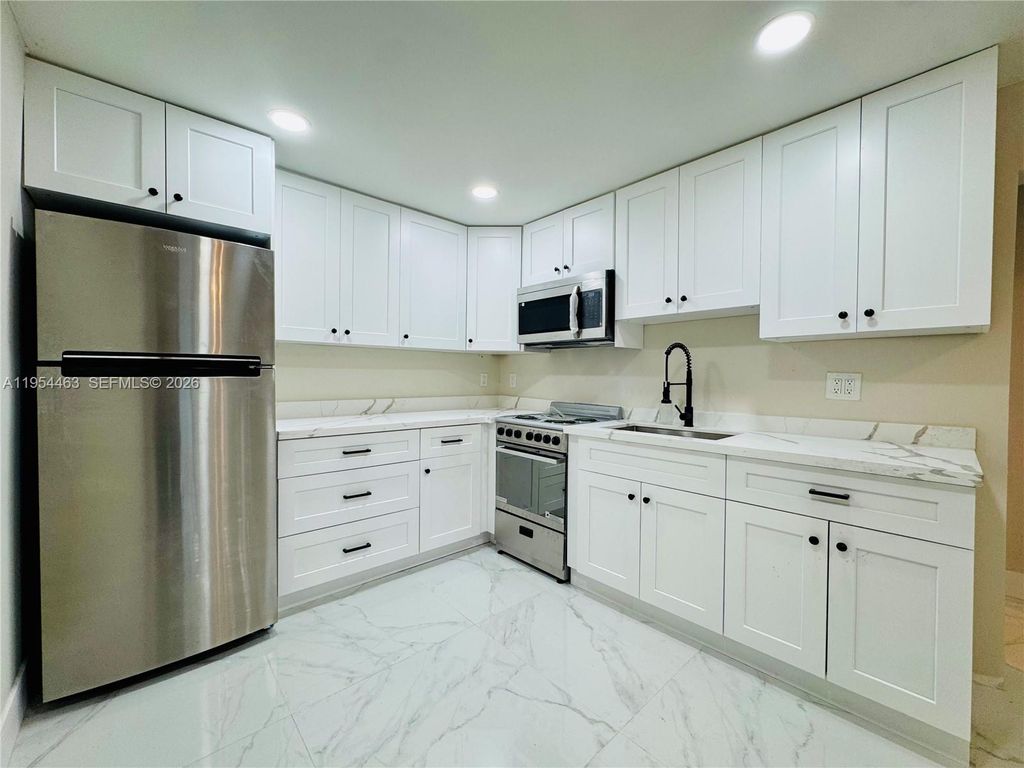 7943 NW 6th Ave 2, Miami, FL 33150