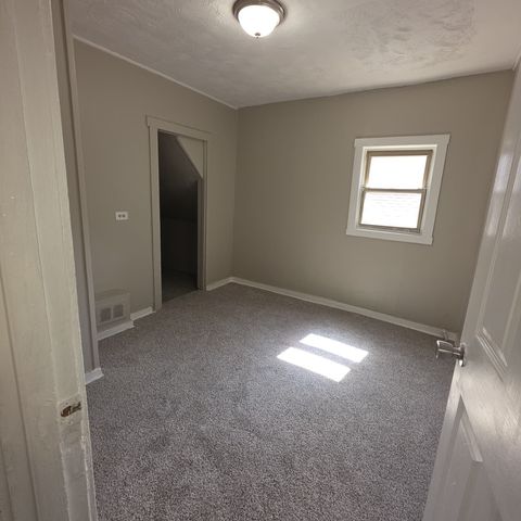 7811 S Champlain Avenue, Chicago, IL 60619