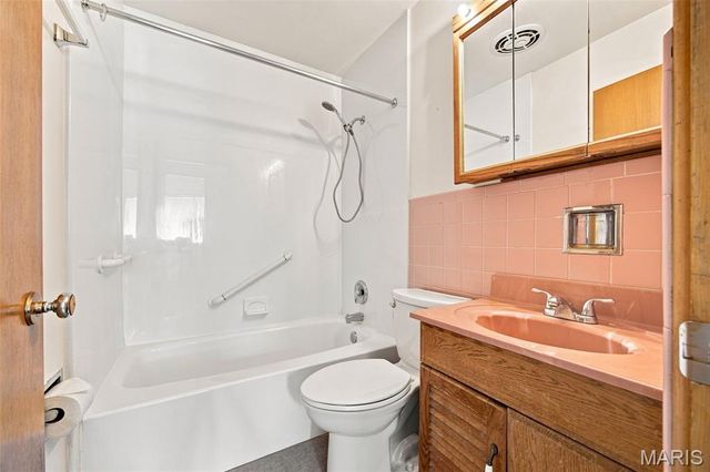 21 Saint Henry Court, St Charles, MO 63301