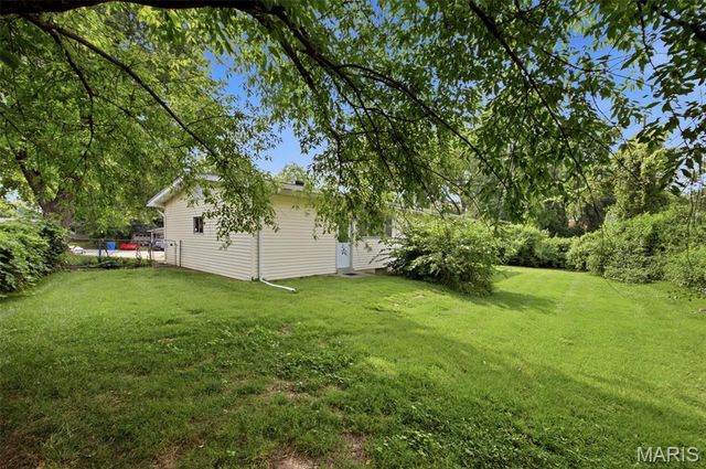 21 Saint Henry Court, St Charles, MO 63301