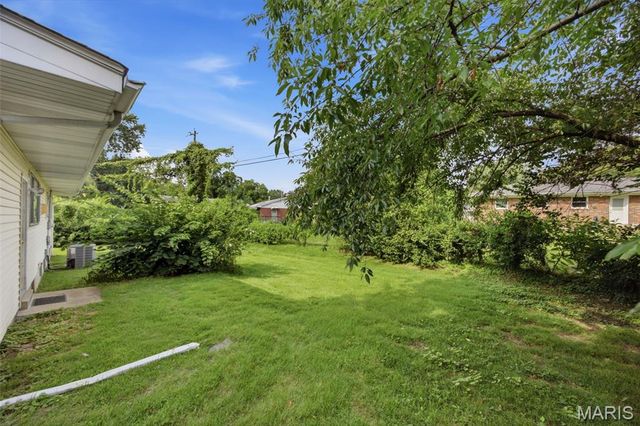 21 Saint Henry Court, St Charles, MO 63301
