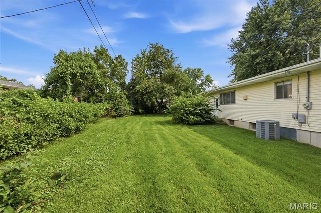 21 Saint Henry Court, St Charles, MO 63301