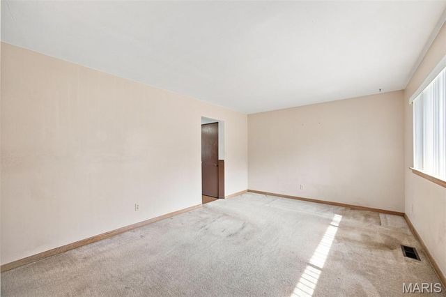 21 Saint Henry Court, St Charles, MO 63301