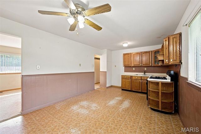 21 Saint Henry Court, St Charles, MO 63301