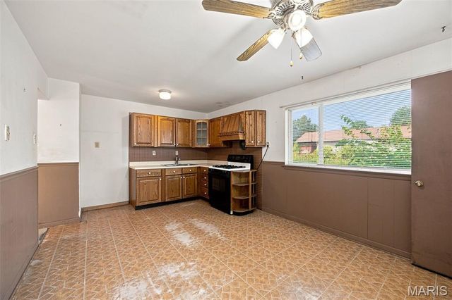 21 Saint Henry Court, St Charles, MO 63301